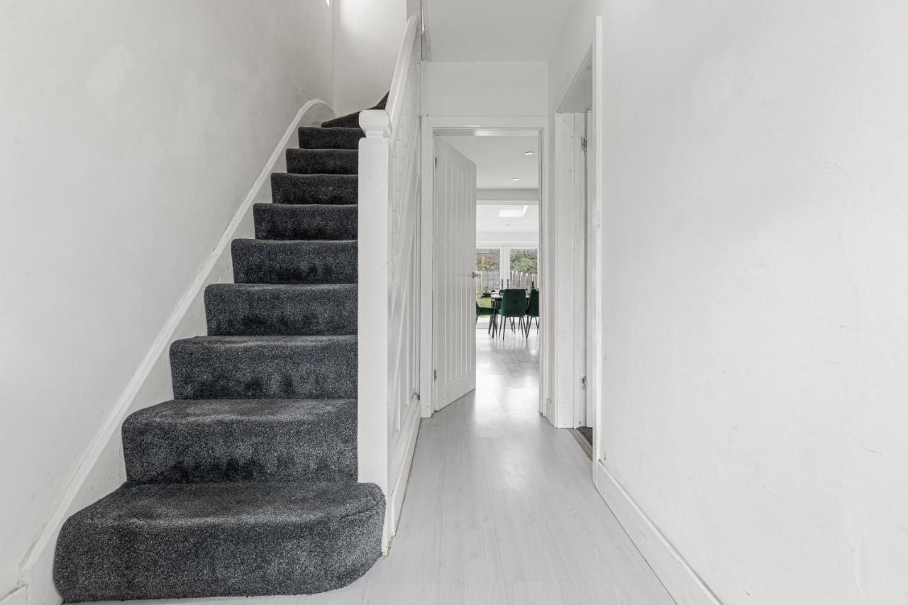 Tipton 3 Bedroom House Garden Sleeps 7 - Jrr Stays Coseley Eksteriør bilde