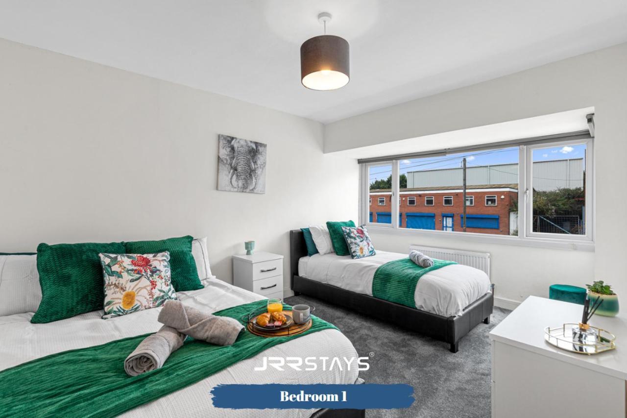 Tipton 3 Bedroom House Garden Sleeps 7 - Jrr Stays Coseley Eksteriør bilde